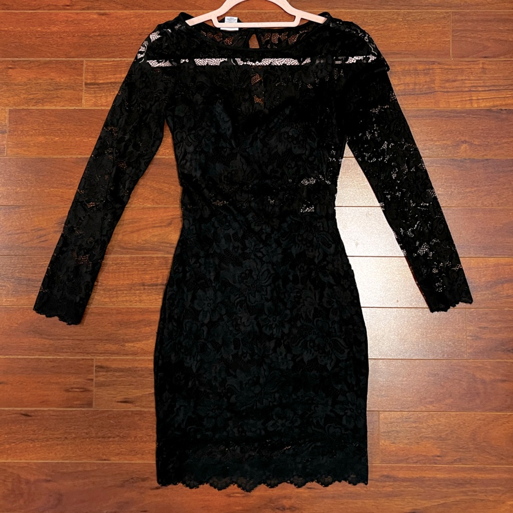 Gorgeous lace women’s Bebe dress